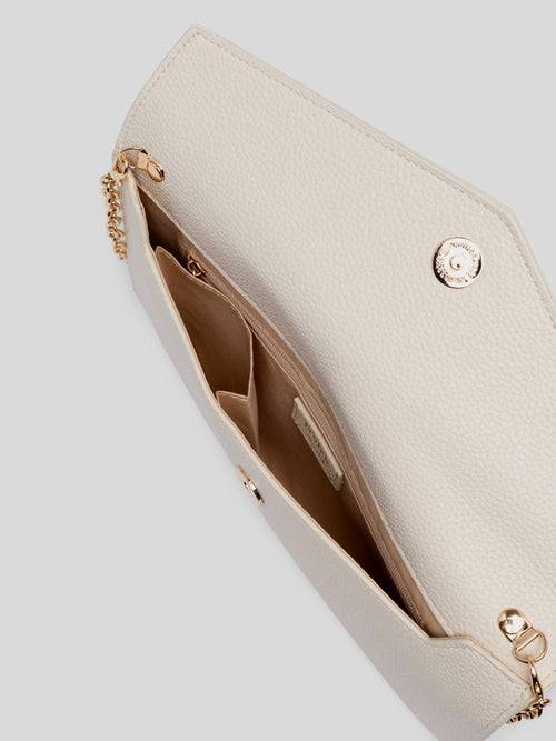 Aggelina Ivory Nolah